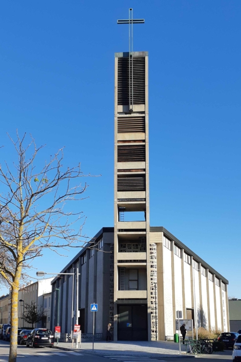 Fassade mit Glockenturm